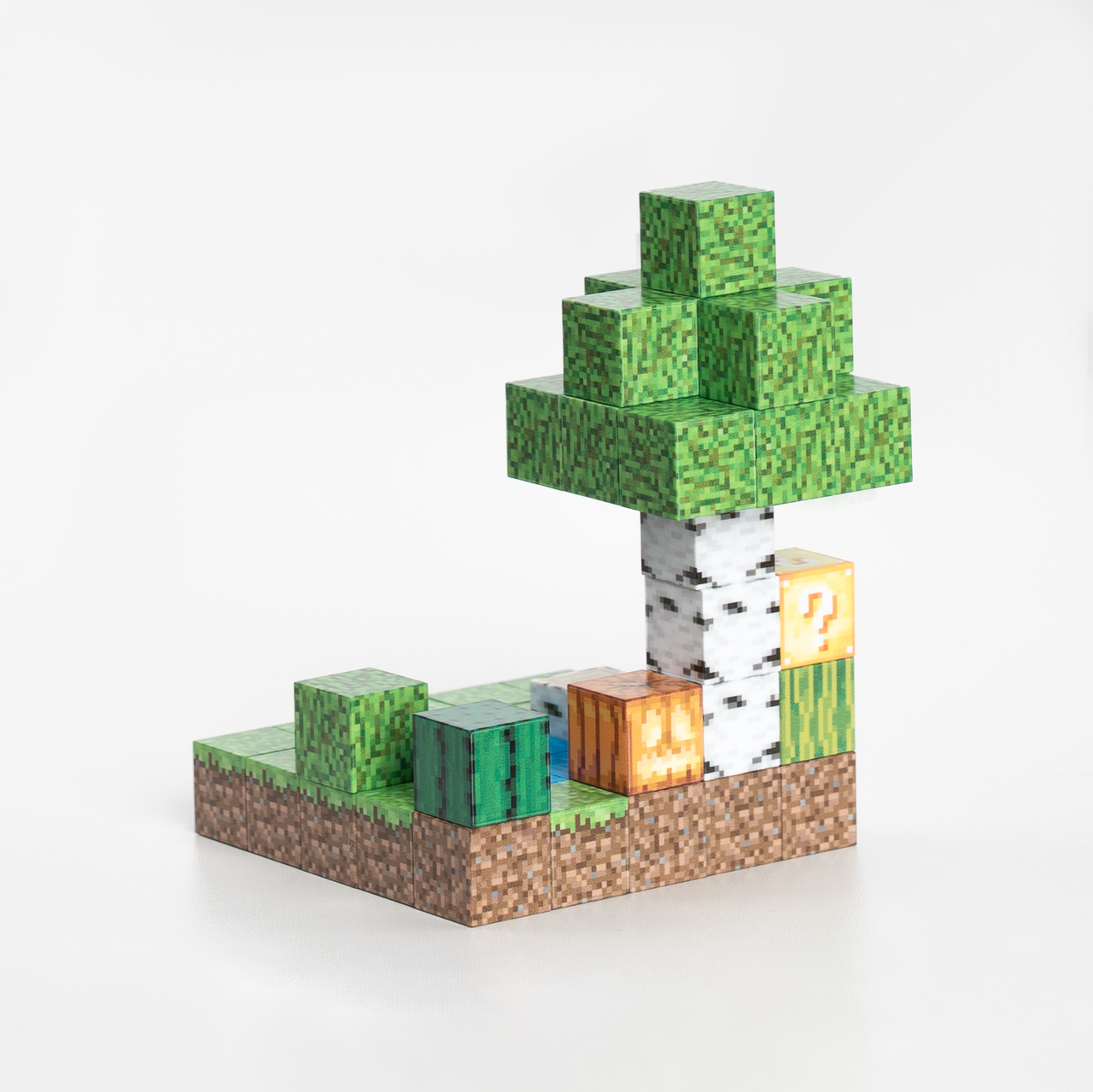 Magnetic Building Blocks - Wooden house (80pcs) +3 Random Figures