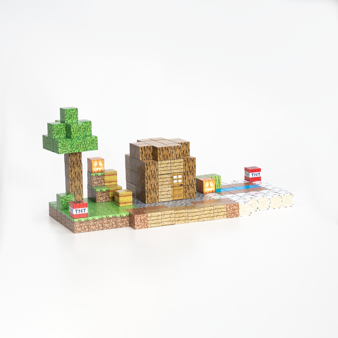 Magnetic Building Blocks - Wooden house (80pcs) +3 Random Figures