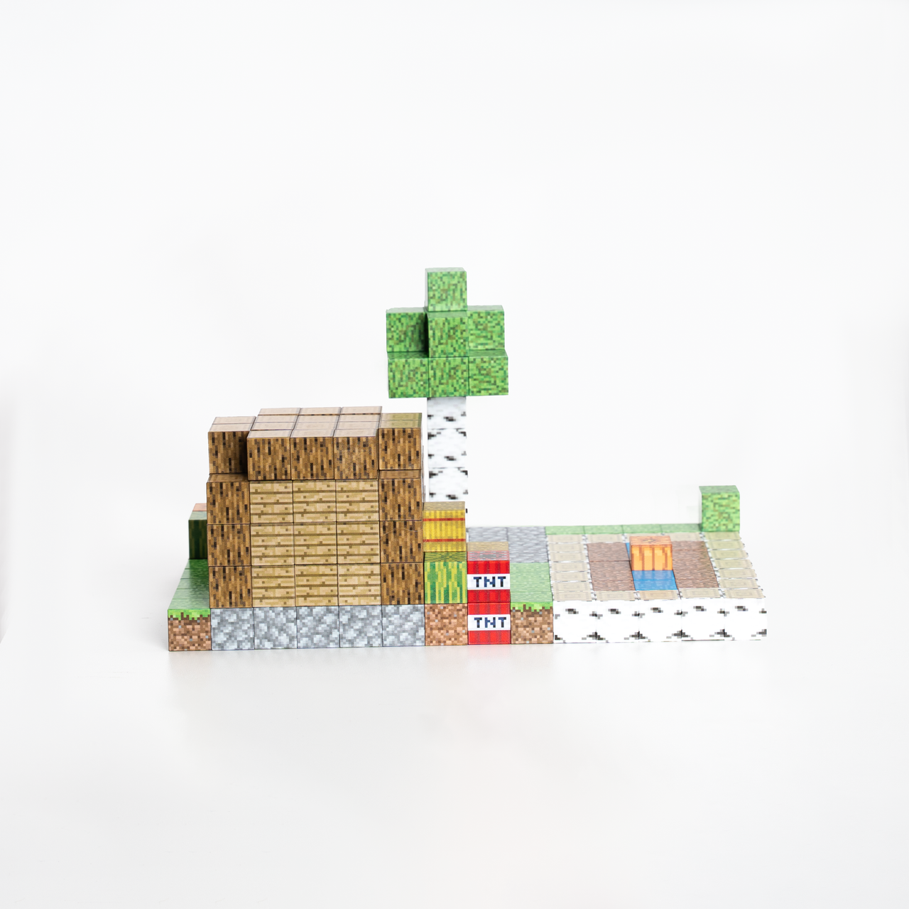 Magnetic Building Blocks - Wooden house (80pcs) +3 Random Figures
