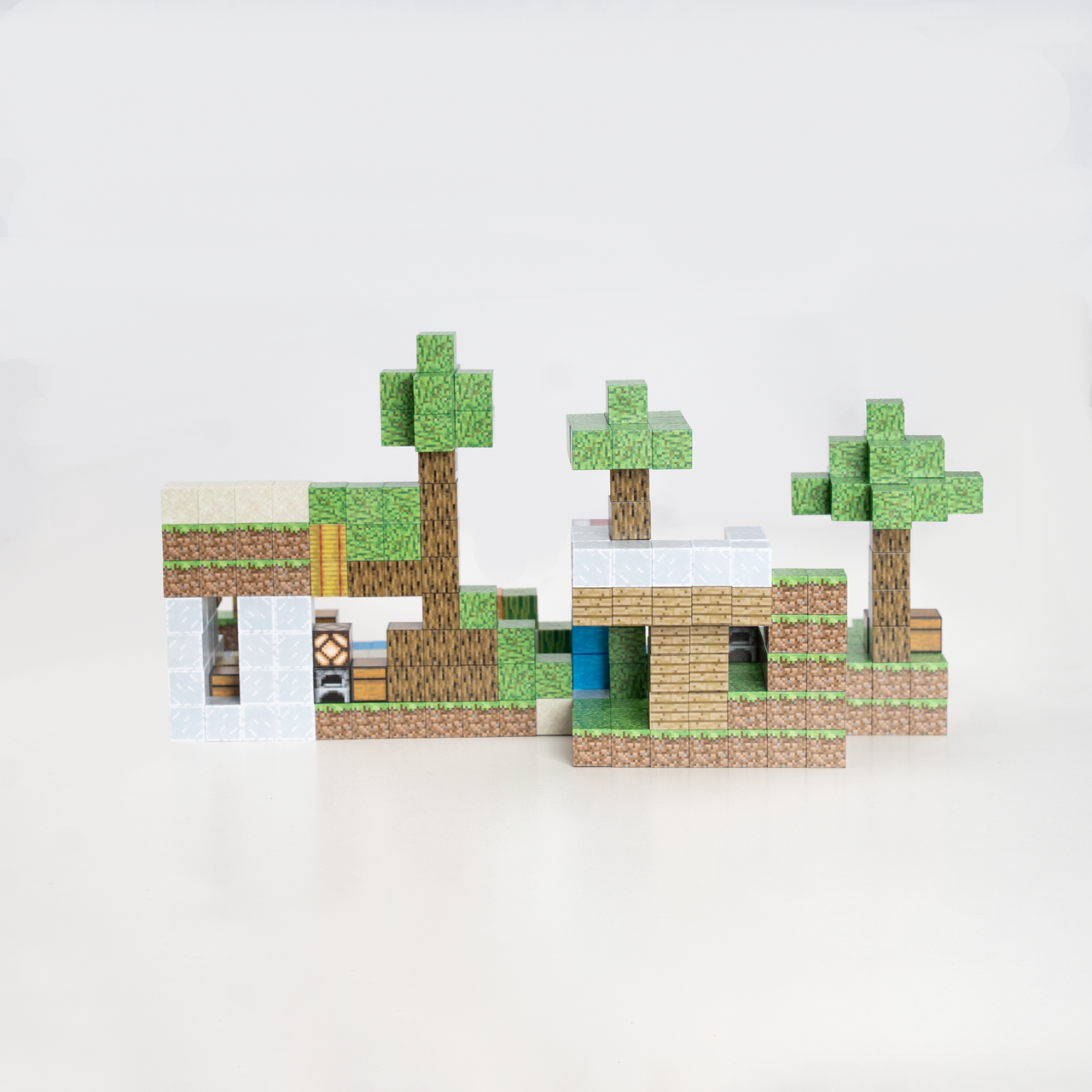 Magnetic Building Blocks - Wooden house (80pcs) +3 Random Figures