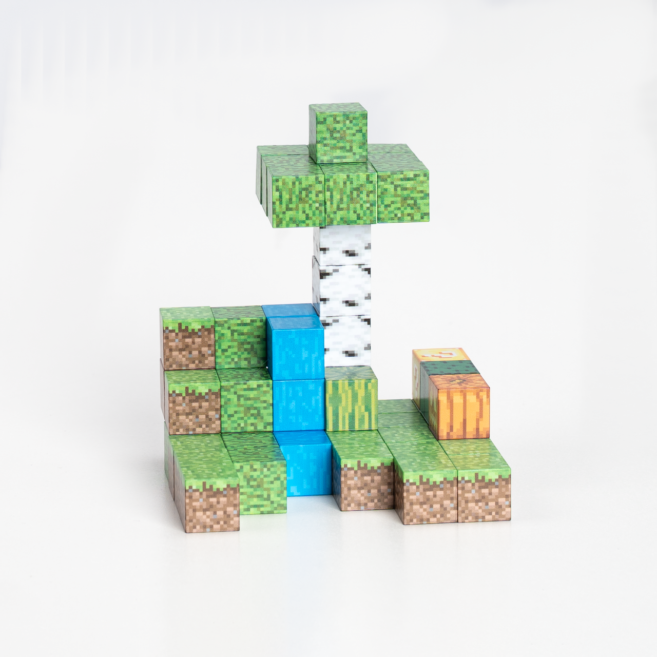 Magnetic Building Blocks - Wooden house (80pcs) +3 Random Figures