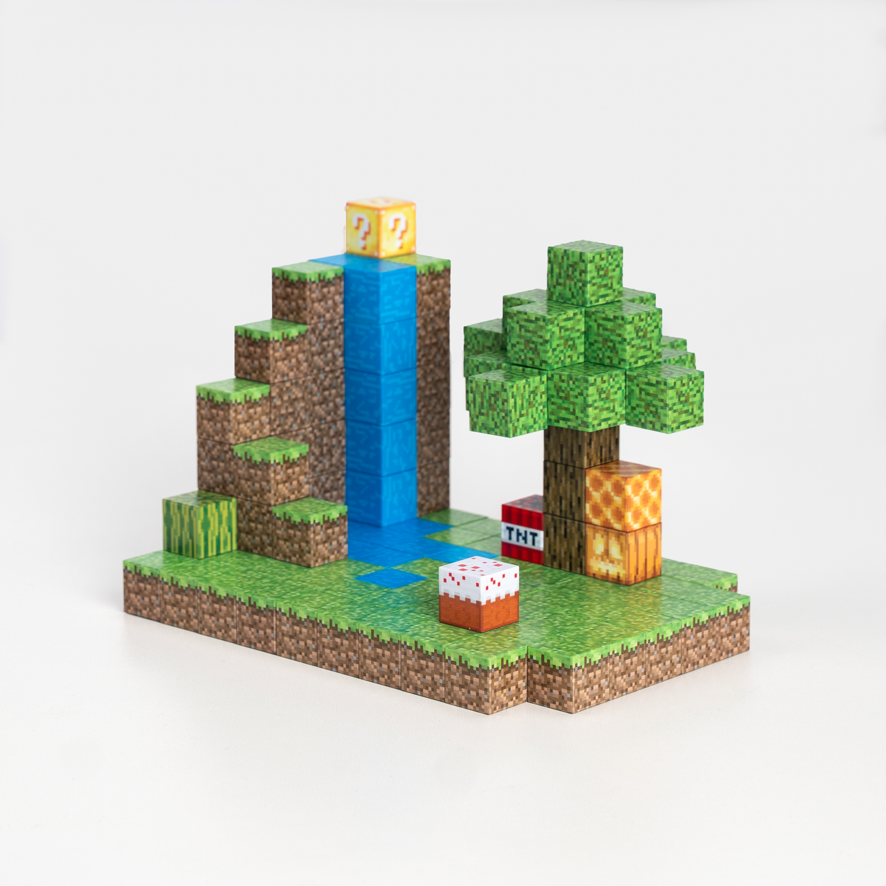 Magnetic Building Blocks - Oasis (128pcs) + 4 Random Figures