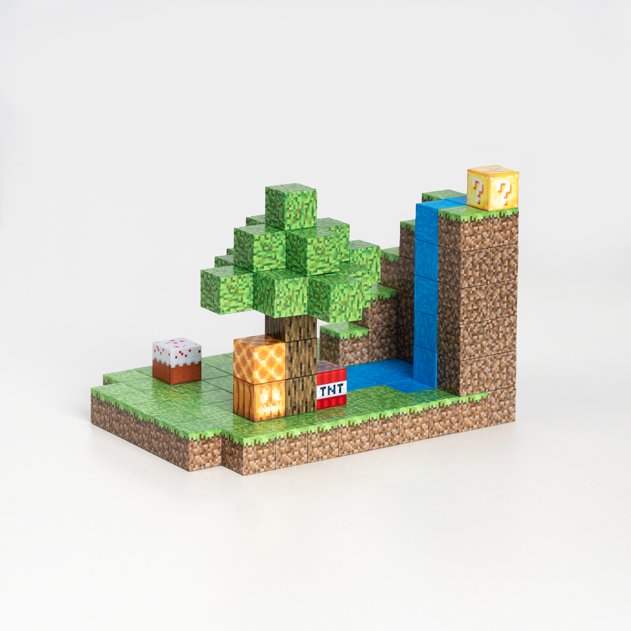 Magnetic Building Blocks - Oasis (128pcs) + 4 Random Figures