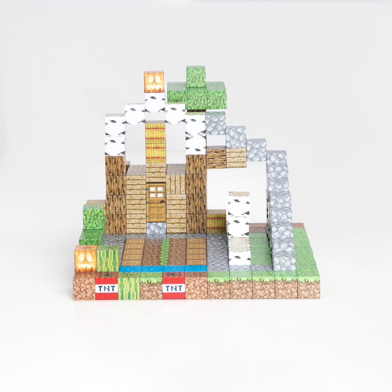 Magnetic Building Blocks - Wooden house (80pcs) +3 Random Figures