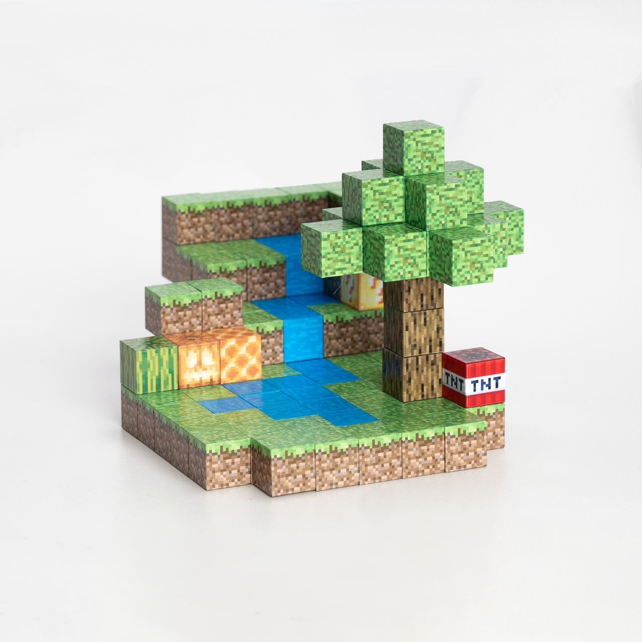 Magnetic Building Blocks - Oasis (128pcs) + 4 Random Figures