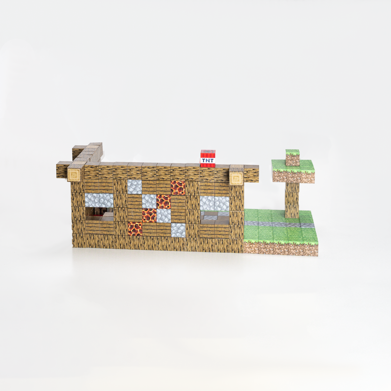 Magnetic Building Blocks - Wooden house (80pcs) +3 Random Figures